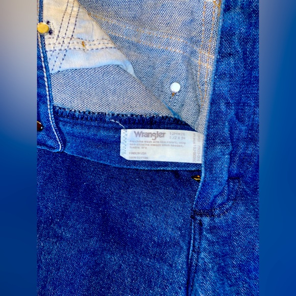 Womens WRANGLERS, cowboy cut, size 1/2x34 - Picture 4 of 5